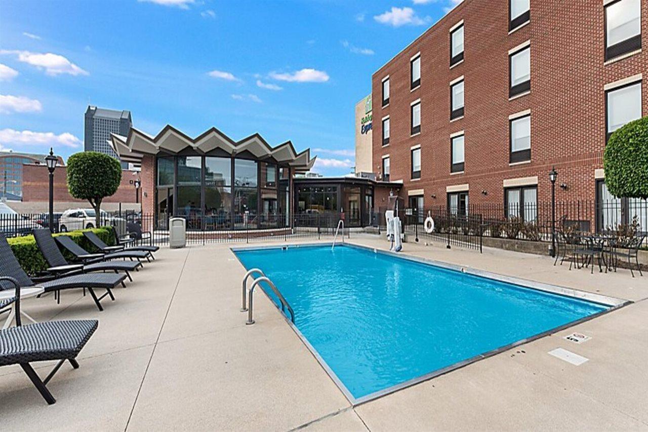 Holiday Inn Express - Columbus Downtown By Ihg Экстерьер фото